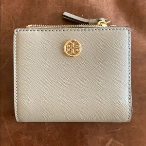 2 fold Tory Burch wallet